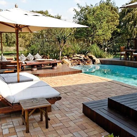 Rustika Guest Lodge Sandton Exteriör bild